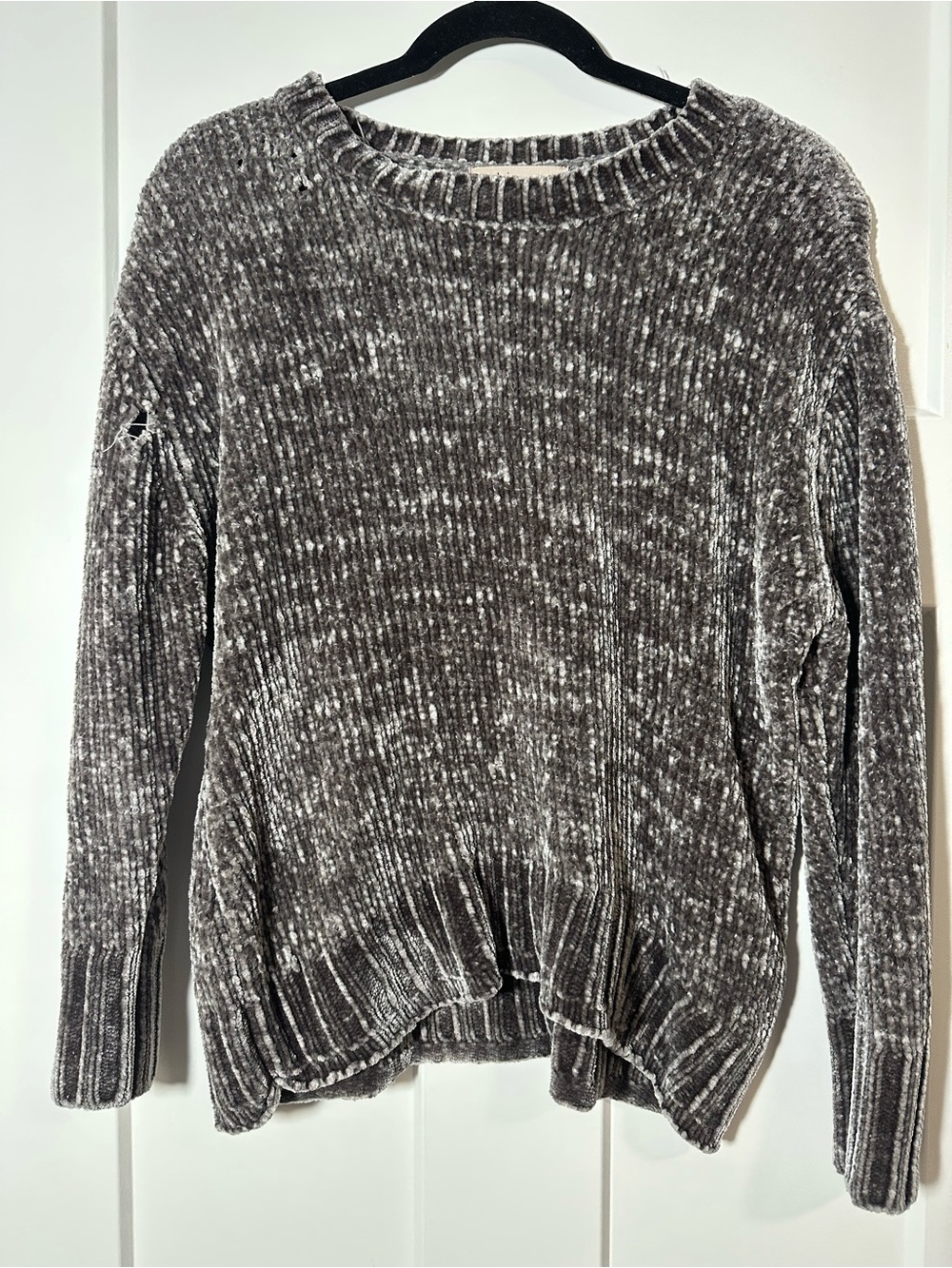 Plush Ribbed Crewneck Sweater in silver-gray